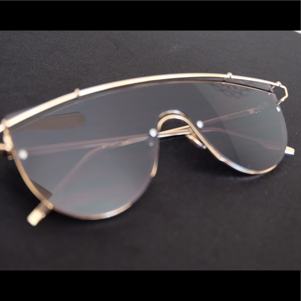 Woman top gold trim sunglasses